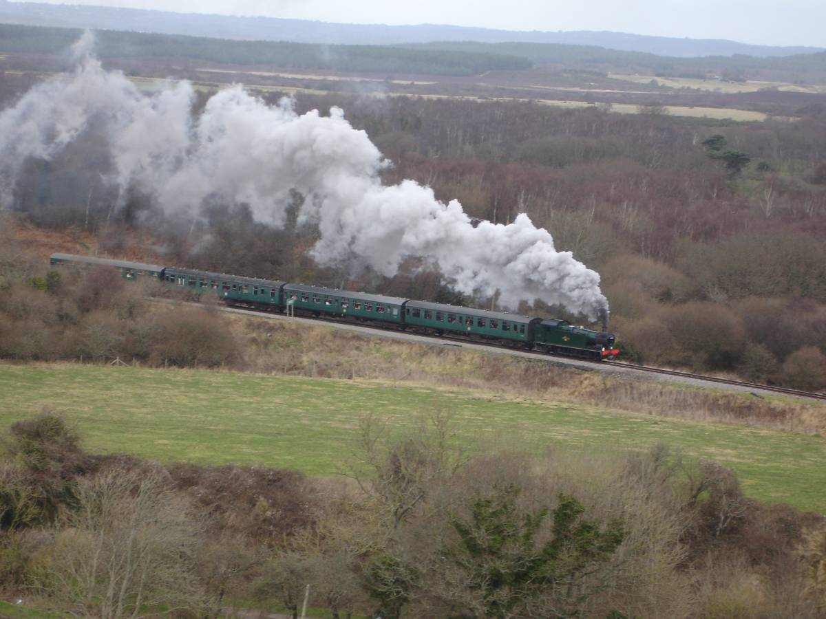 Train_corfecastle_ontheswanage_railway.jpg