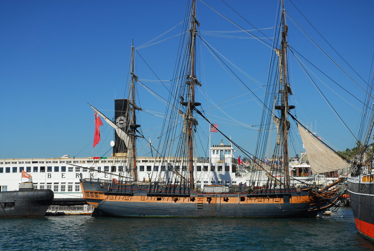 HMS_Surprise(c)Ted_Rufus_Ross.JPG